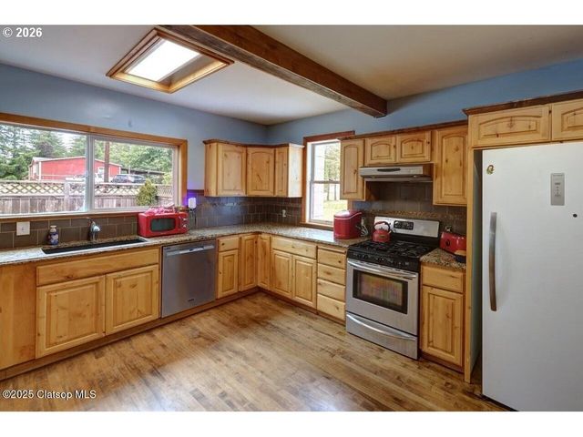 42684 HILLCREST Loop, Astoria, OR 97103