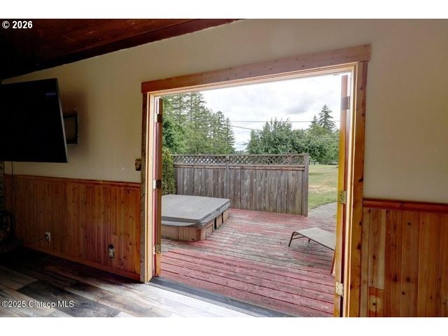 42684 HILLCREST Loop, Astoria, OR 97103