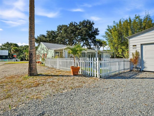1711 MAGNOLIA STREET, New Smyrna Beach, FL 32168