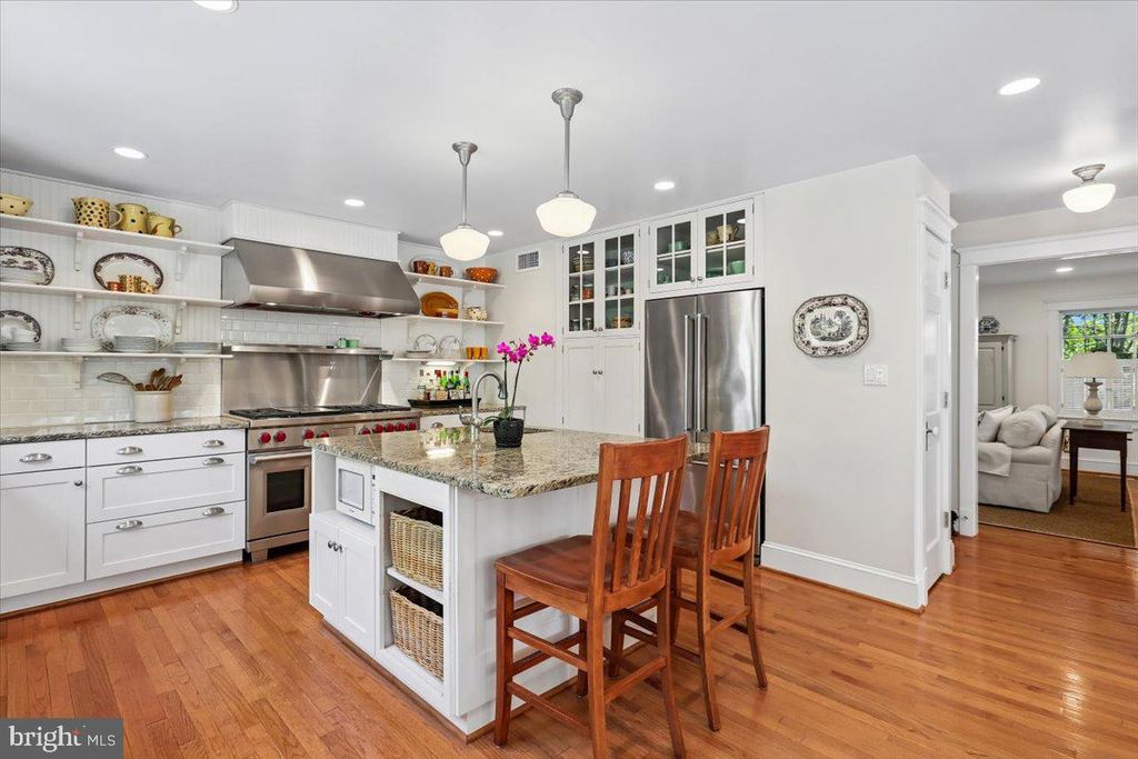 Image 13 of property listing at 11012 MONTROSE AVE, Garrett Park, MD 20896