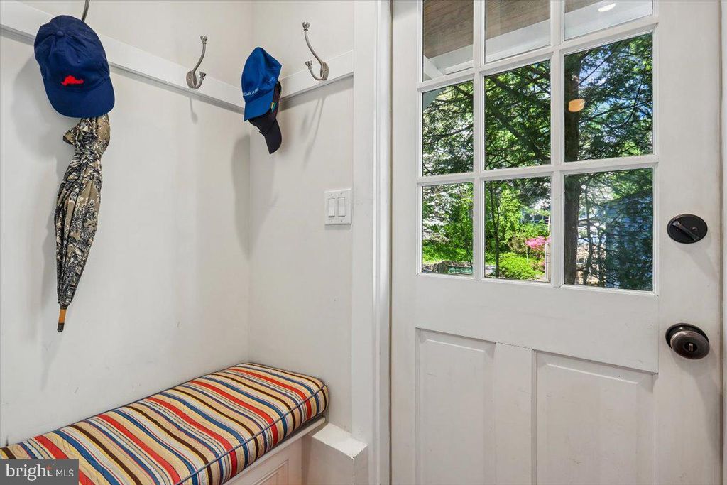 Image 18 of property listing at 11012 MONTROSE AVE, Garrett Park, MD 20896