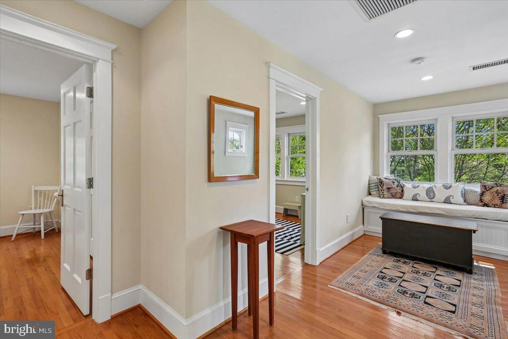 Image 20 of property listing at 11012 MONTROSE AVE, Garrett Park, MD 20896