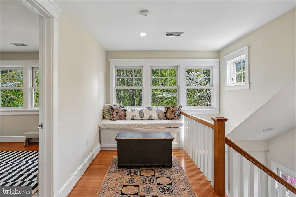 Image 21 of property listing at 11012 MONTROSE AVE, Garrett Park, MD 20896