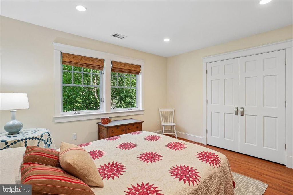 Image 32 of property listing at 11012 MONTROSE AVE, Garrett Park, MD 20896