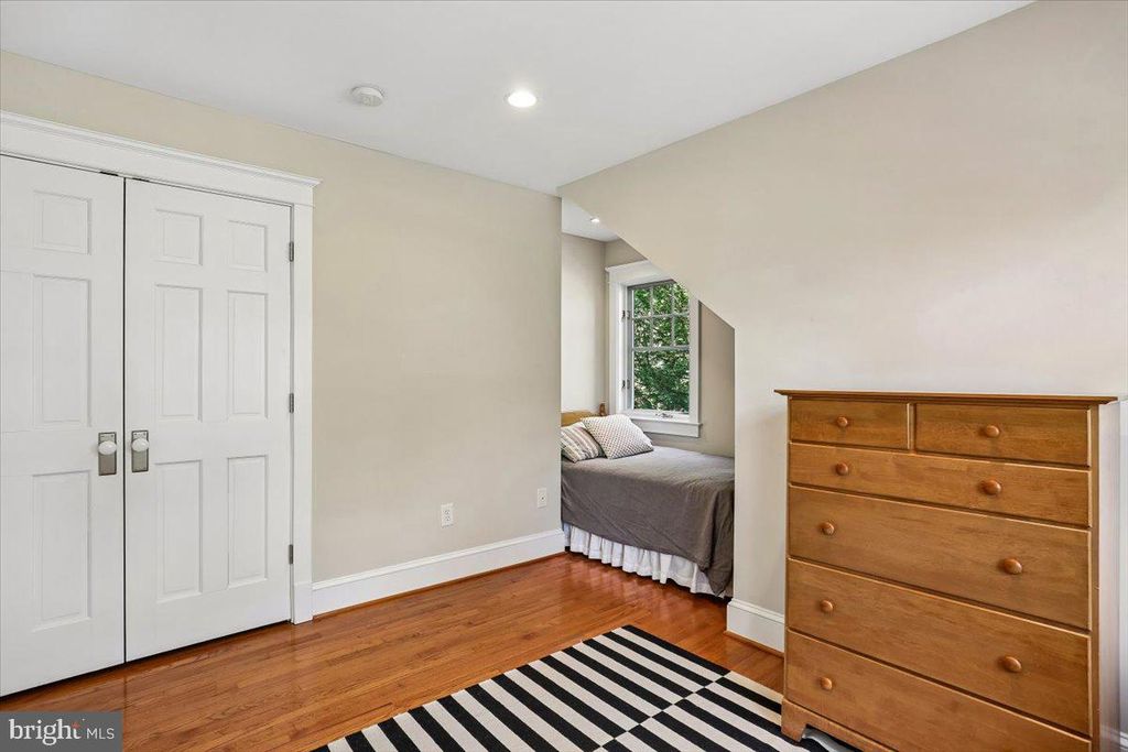 Image 36 of property listing at 11012 MONTROSE AVE, Garrett Park, MD 20896