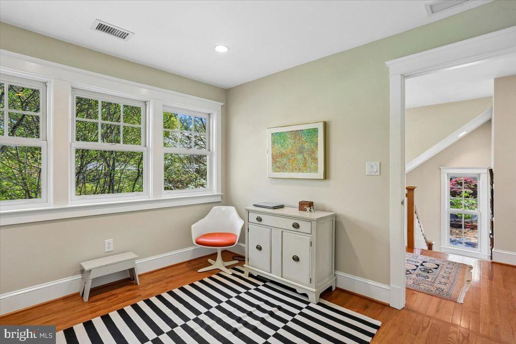 Image 37 of property listing at 11012 MONTROSE AVE, Garrett Park, MD 20896