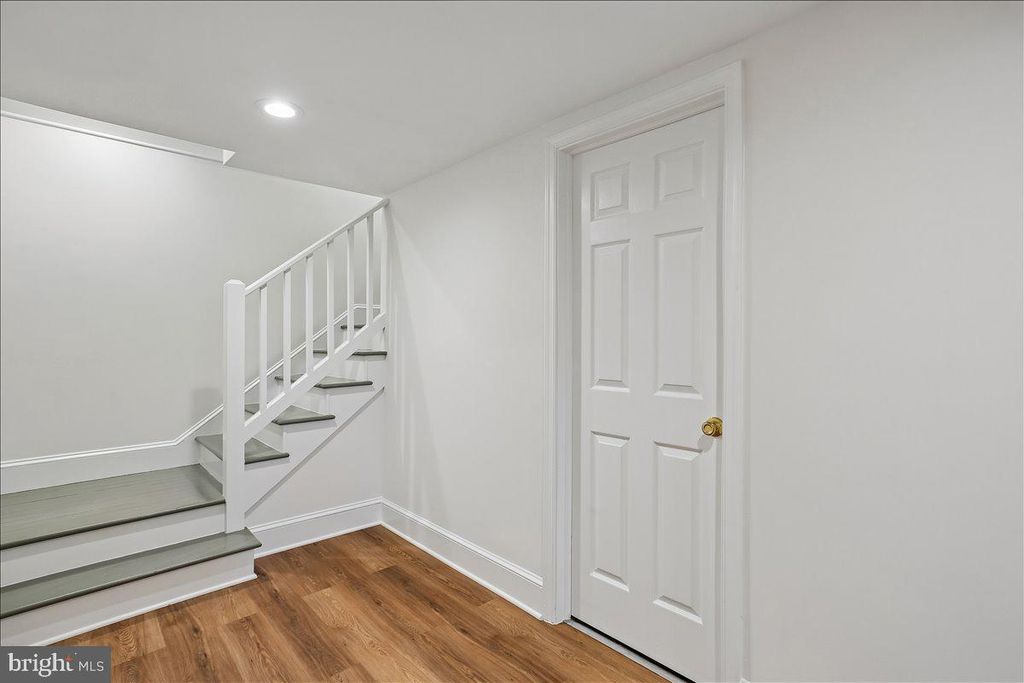 Image 38 of property listing at 11012 MONTROSE AVE, Garrett Park, MD 20896