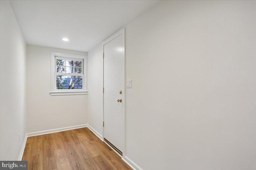 Image 40 of property listing at 11012 MONTROSE AVE, Garrett Park, MD 20896