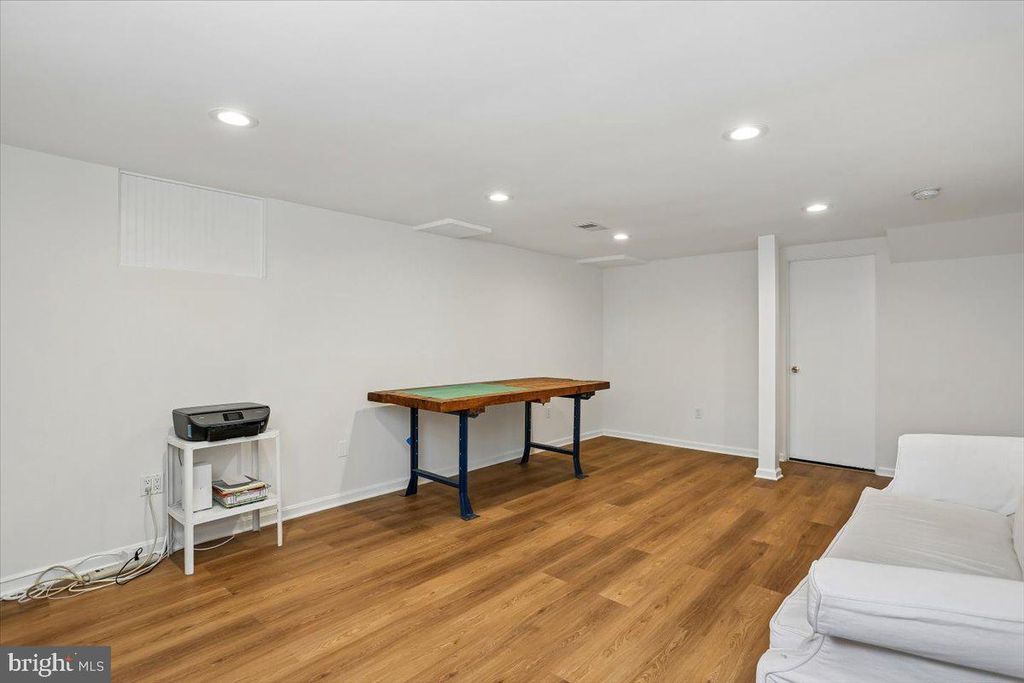 Image 43 of property listing at 11012 MONTROSE AVE, Garrett Park, MD 20896