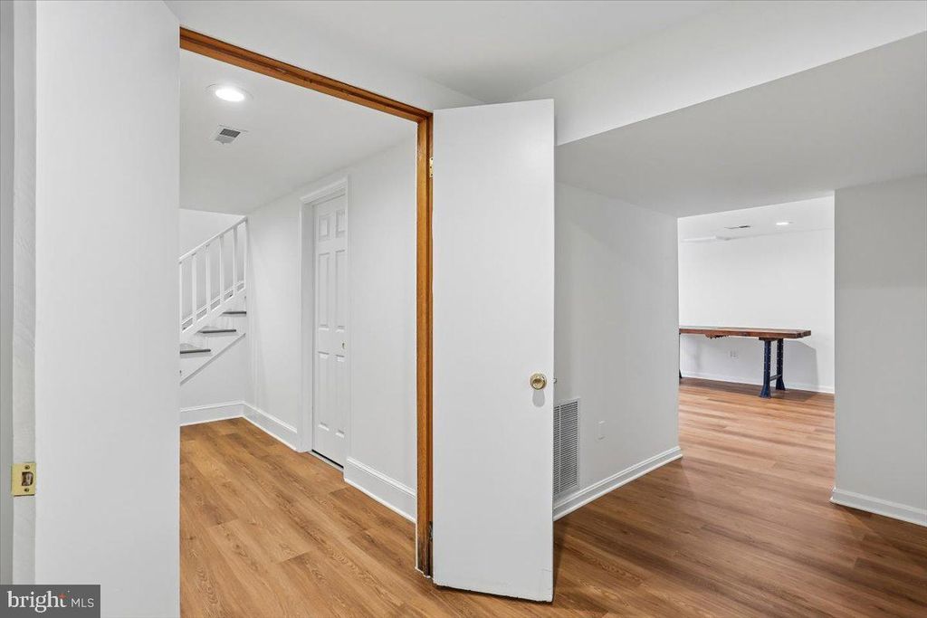 Image 45 of property listing at 11012 MONTROSE AVE, Garrett Park, MD 20896