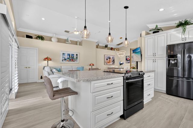 7374 Cortes Lake Drive, Delray Beach, FL 33446