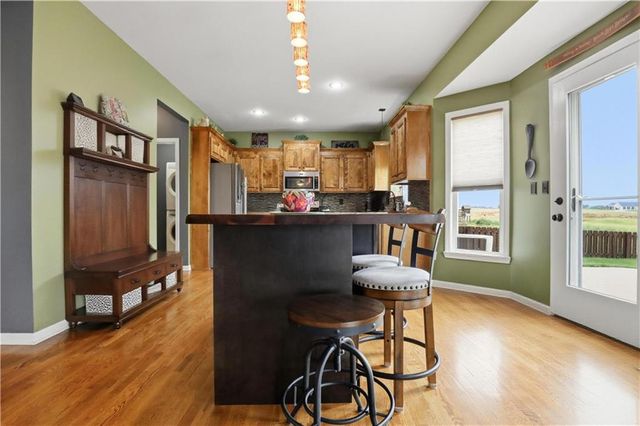 10806 Country Lane, Peculiar, MO 64078