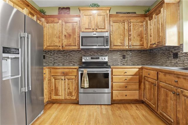 10806 Country Lane, Peculiar, MO 64078