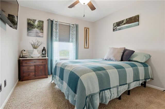 10806 Country Lane, Peculiar, MO 64078
