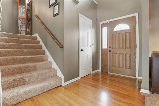 10806 Country Lane, Peculiar, MO 64078