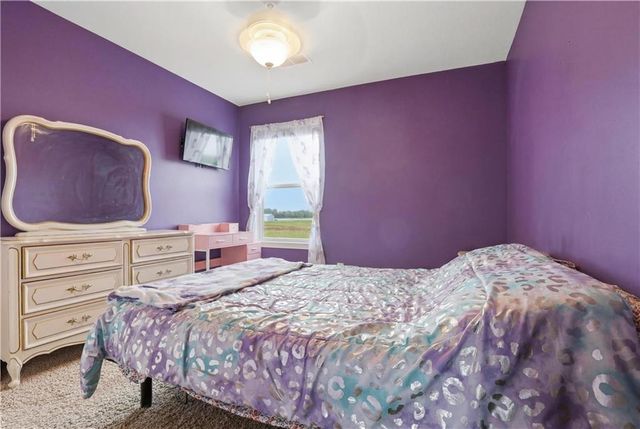 10806 Country Lane, Peculiar, MO 64078