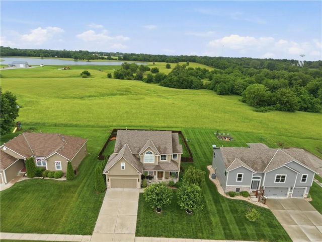 10806 Country Lane, Peculiar, MO 64078