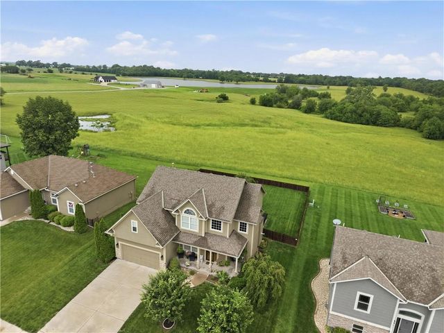 10806 Country Lane, Peculiar, MO 64078