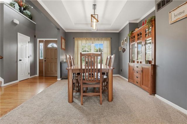 10806 Country Lane, Peculiar, MO 64078