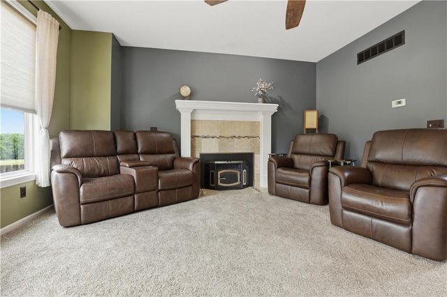 10806 Country Lane, Peculiar, MO 64078