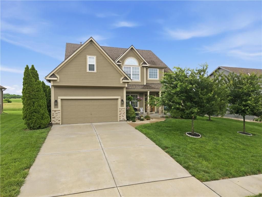 10806 Country Lane, Peculiar, MO 64078