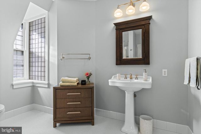 228 S RADNOR CHESTER RD, Villanova, PA 19085