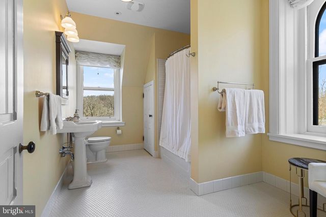 228 S RADNOR CHESTER RD, Villanova, PA 19085