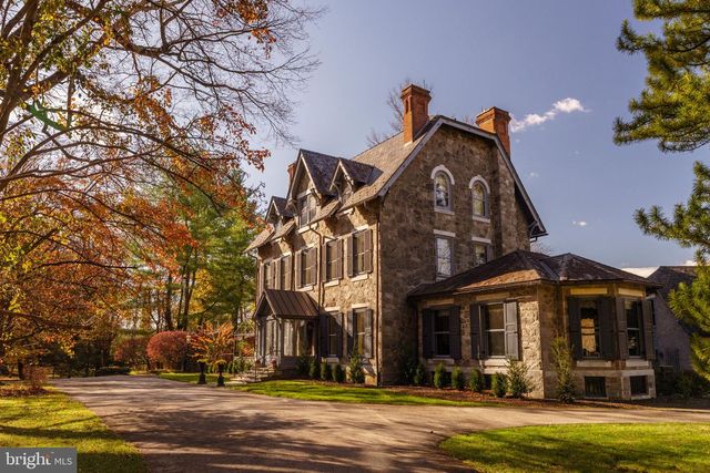 228 S RADNOR CHESTER RD, Villanova, PA 19085