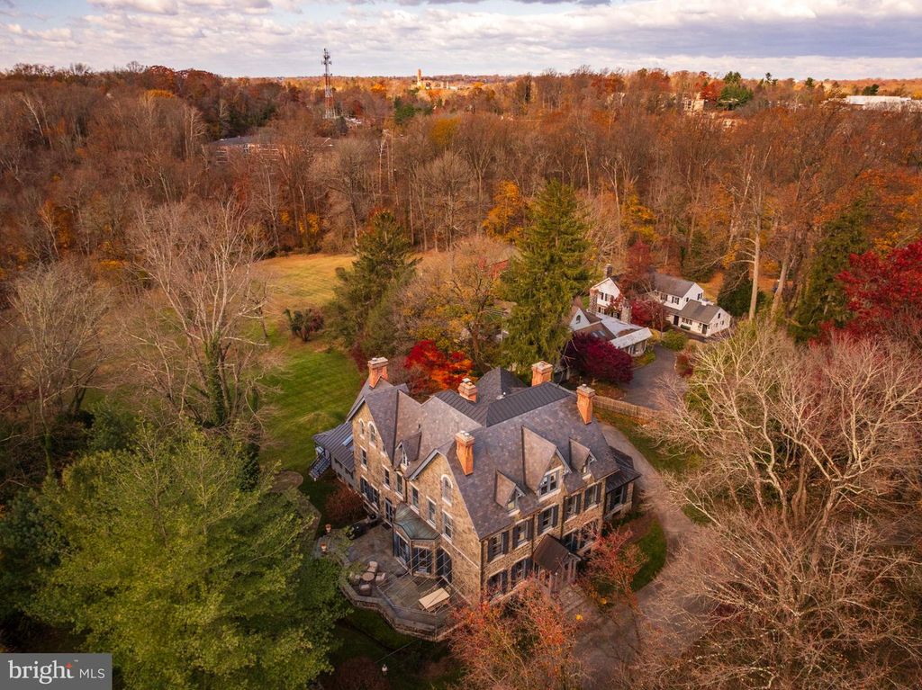 228 S RADNOR CHESTER RD, Villanova, PA 19085
