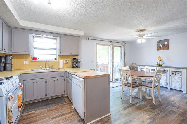 1116 Owen Drive, Liberty, MO 64068
