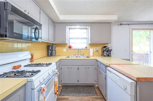 1116 Owen Drive, Liberty, MO 64068
