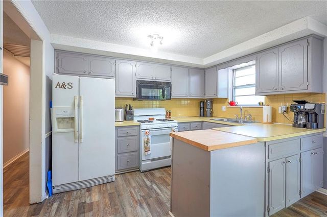 1116 Owen Drive, Liberty, MO 64068