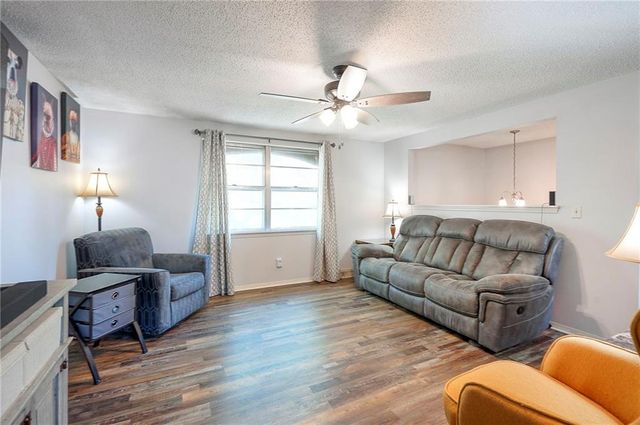 1116 Owen Drive, Liberty, MO 64068