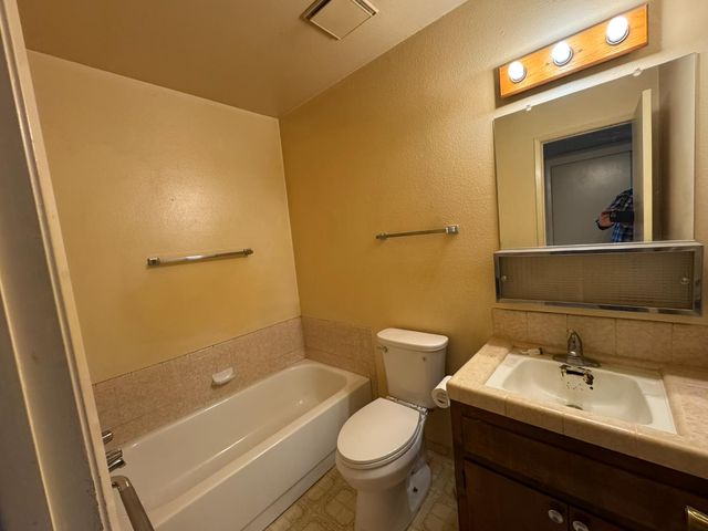 1461 E D St, Oakdale, CA 95361