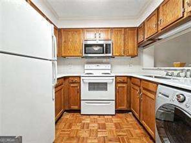 1800 Clairmont Lake A204, Decatur, GA 30033