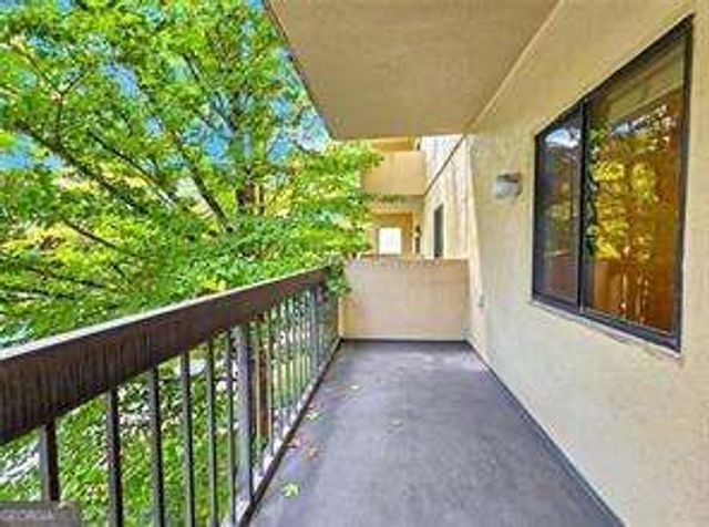 1800 Clairmont Lake A204, Decatur, GA 30033