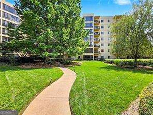 1800 Clairmont Lake A204, Decatur, GA 30033