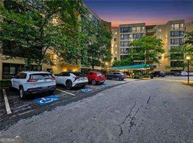 1800 Clairmont Lake A204, Decatur, GA 30033