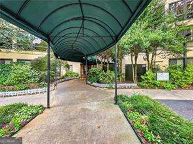 1800 Clairmont Lake A204, Decatur, GA 30033