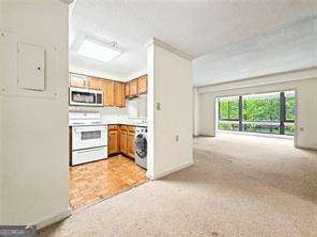 1800 Clairmont Lake A204, Decatur, GA 30033