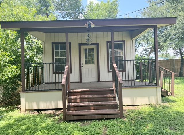 1306 Meadow CV, Elgin, TX 78621