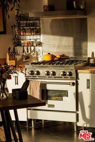 1325 Romulus Drive, Glendale, CA 91205