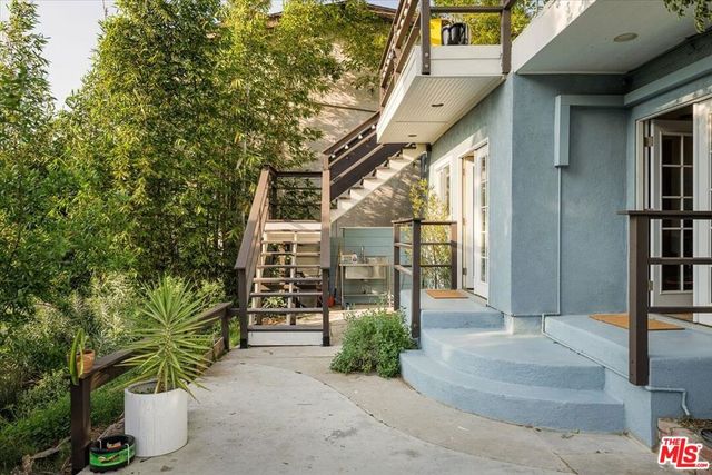 1325 Romulus Drive, Glendale, CA 91205