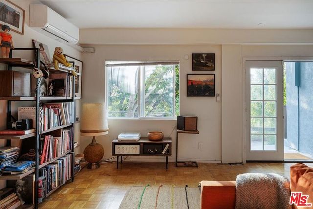 1325 Romulus Drive, Glendale, CA 91205