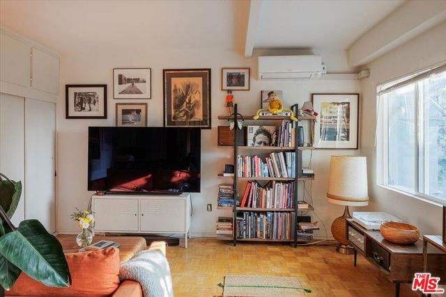 1325 Romulus Drive, Glendale, CA 91205