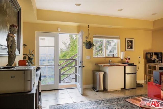 1325 Romulus Drive, Glendale, CA 91205