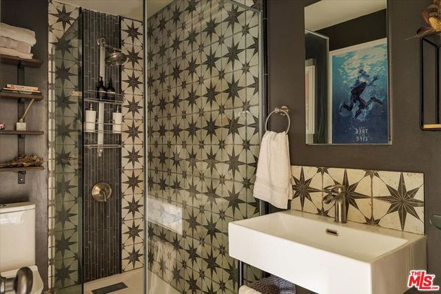 1325 Romulus Drive, Glendale, CA 91205