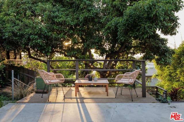 1325 Romulus Drive, Glendale, CA 91205