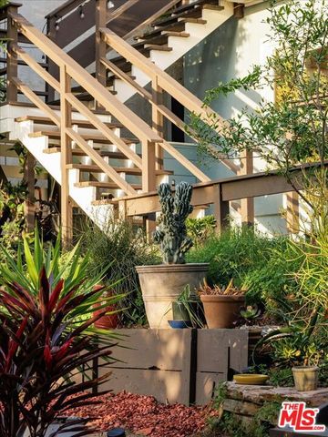 1325 Romulus Drive, Glendale, CA 91205