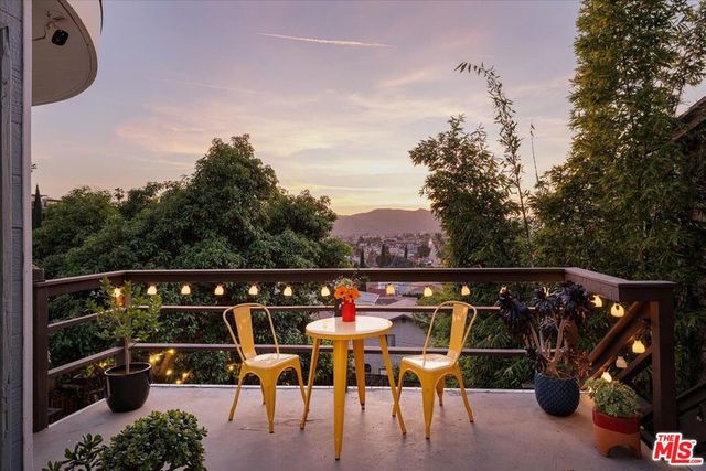 1325 Romulus Drive, Glendale, CA 91205